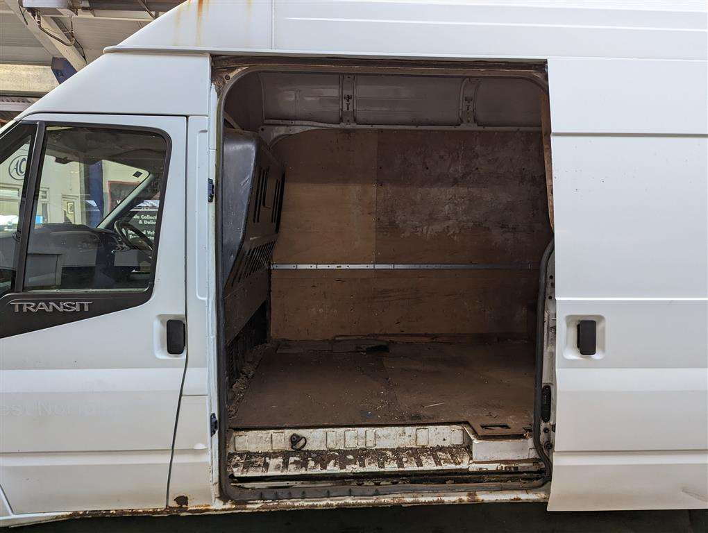 <p>2009 FORD TRANSIT 115 T350L RWD</p>