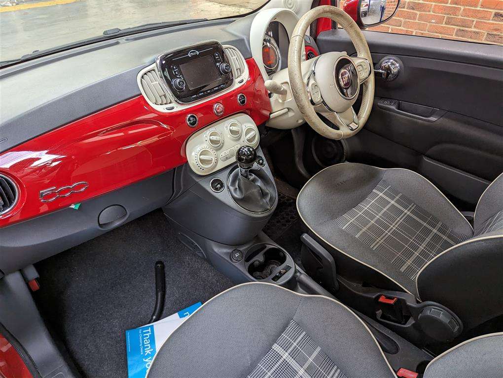 <p>2016 FIAT 500 LOUNGE</p>