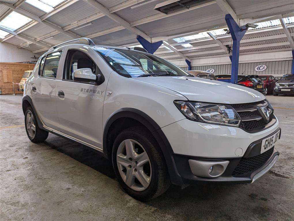 <p>2015 DACIA SANDERO STEPWAY LAUREATE</p>