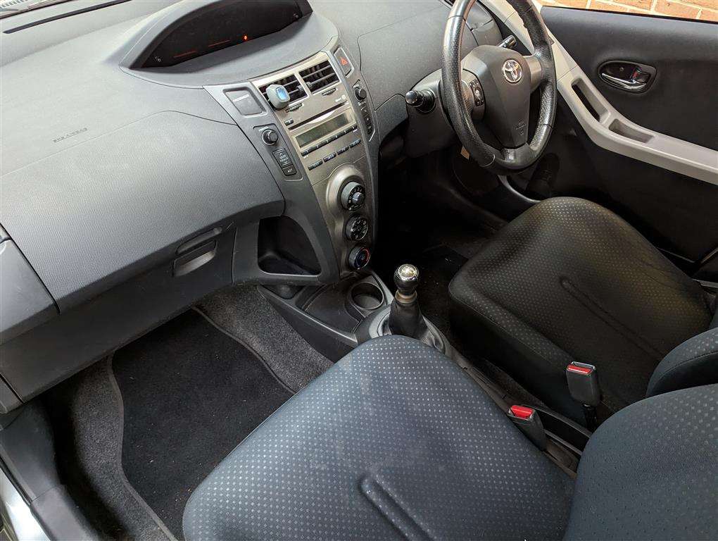 <p>2010 TOYOTA YARIS TR VVT-I</p>