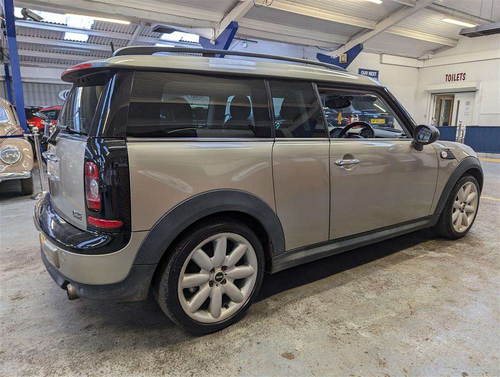 <p>2010 MINI ONE CLUBMAN</p>