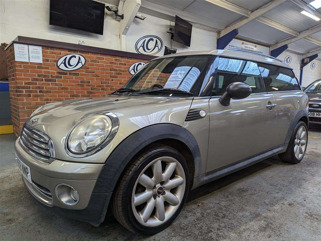 <p>2010 MINI ONE CLUBMAN</p>