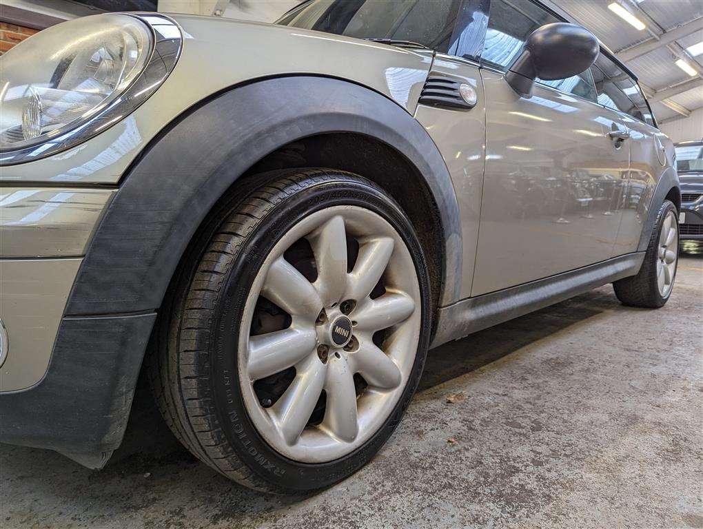 <p>2010 MINI ONE CLUBMAN</p>