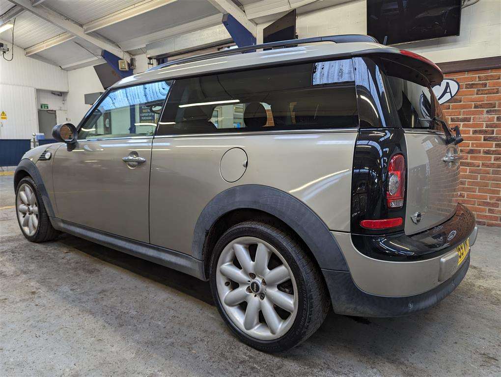 <p>2010 MINI ONE CLUBMAN</p>