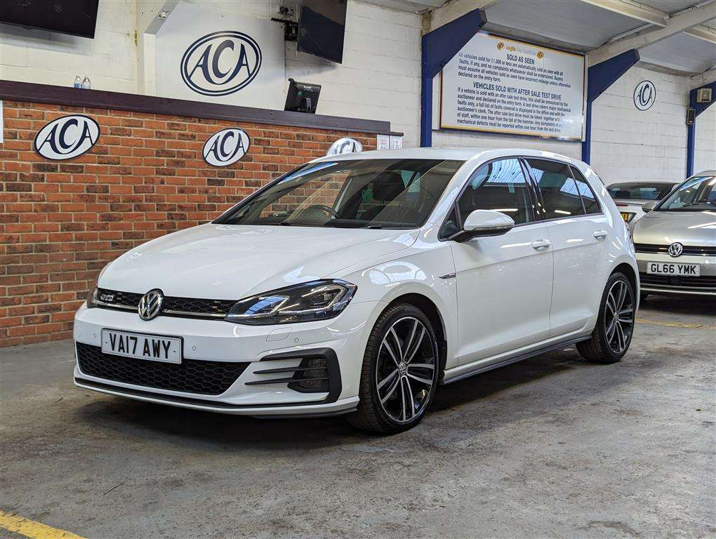 <p>2017 VOLKSWAGEN GOLF GTD TDI</p>