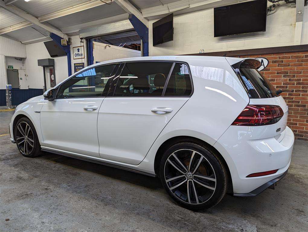 <p>2017 VOLKSWAGEN GOLF GTD TDI</p>