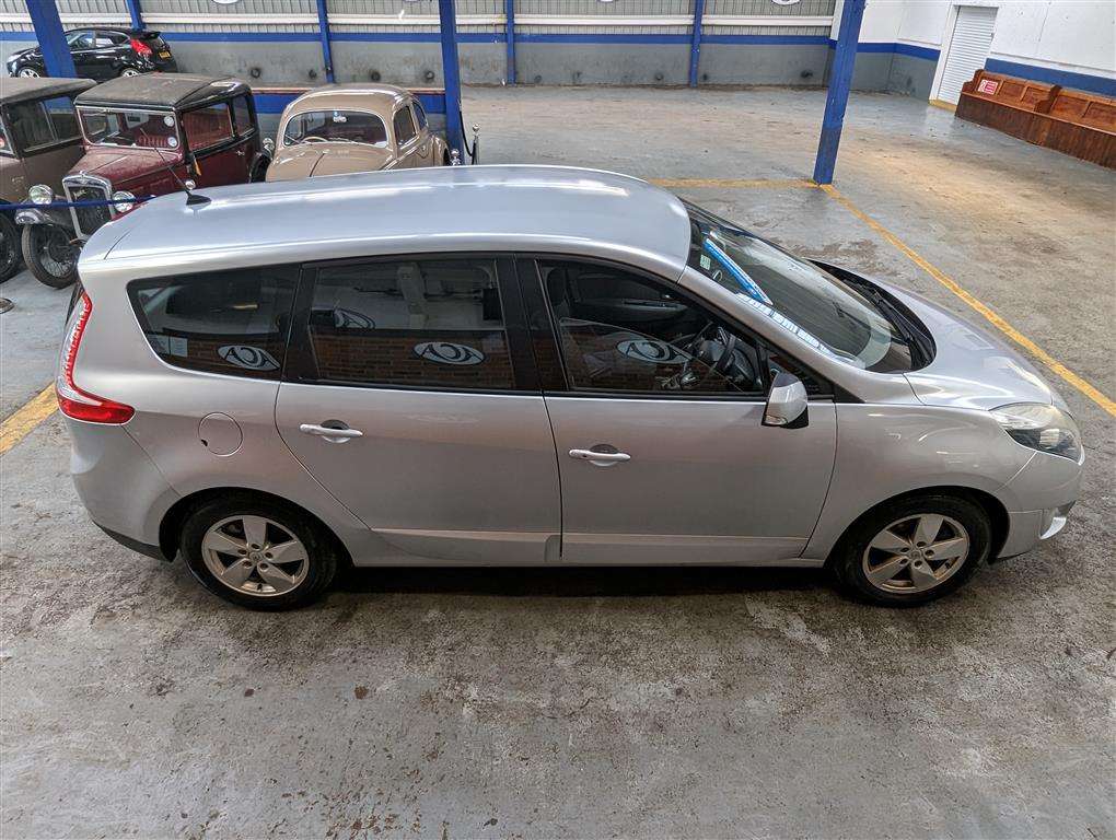 <p>2010 RENAULT G SCENIC DY-IQUE TTOM DCI</p>