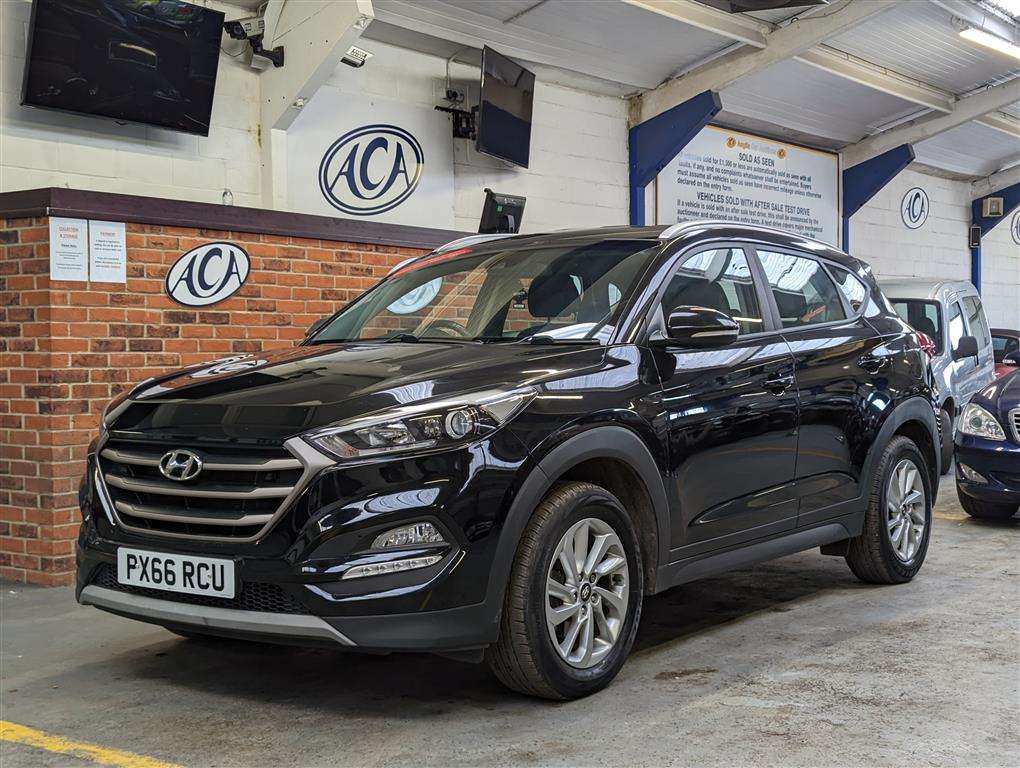 <p>2016 HYUNDAI TUCSON SE NAV B-DRIVE 2WD</p>