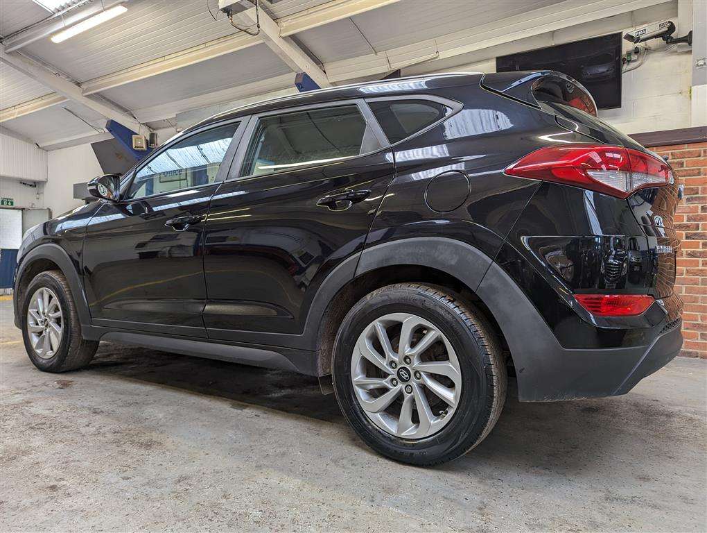 <p>2016 HYUNDAI TUCSON SE NAV B-DRIVE 2WD</p>