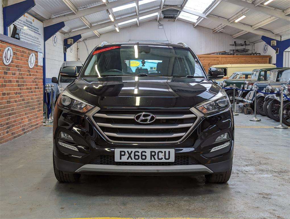 <p>2016 HYUNDAI TUCSON SE NAV B-DRIVE 2WD</p>