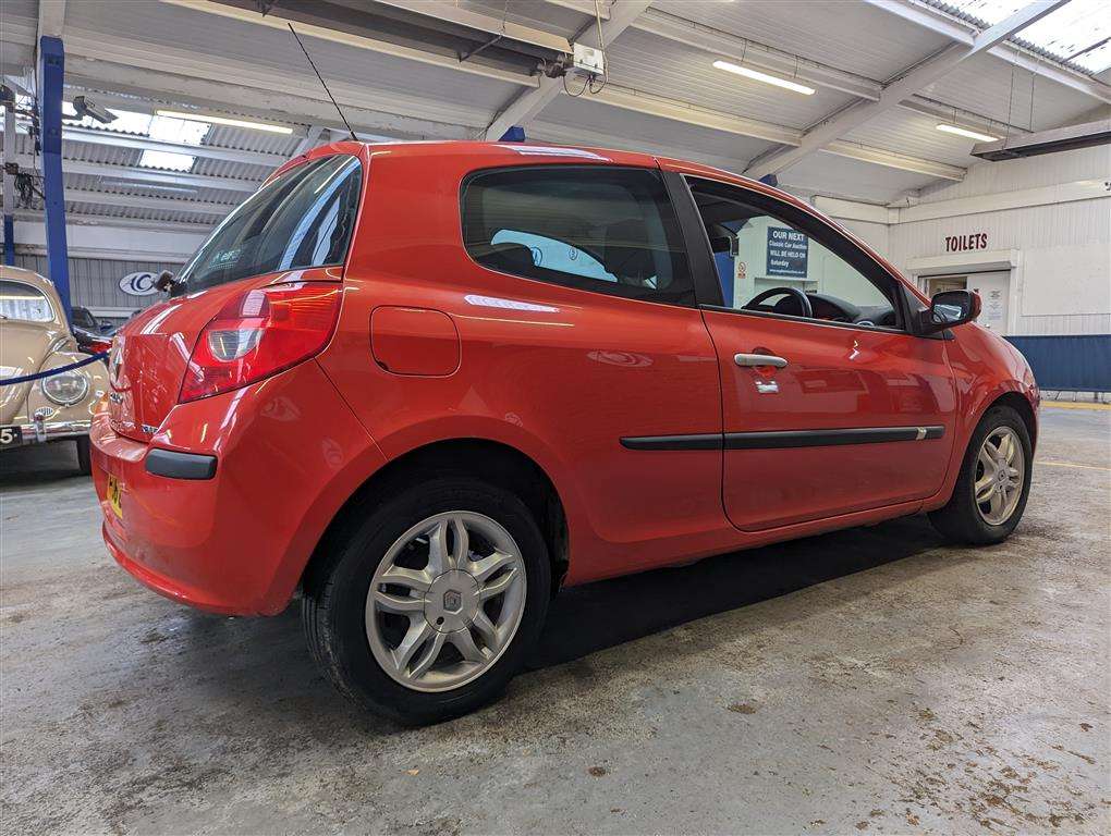 <p>2006 RENAULT CLIO DYNAMIQUE</p>