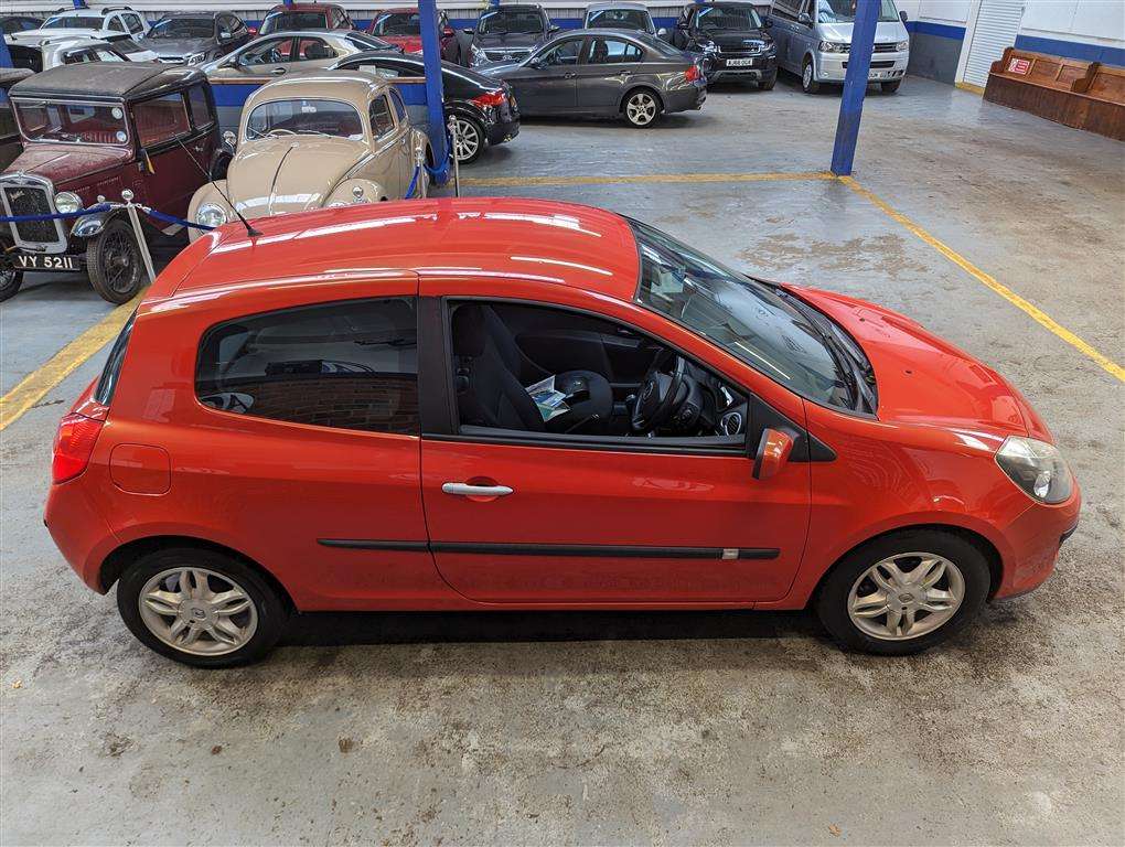 <p>2006 RENAULT CLIO DYNAMIQUE</p>