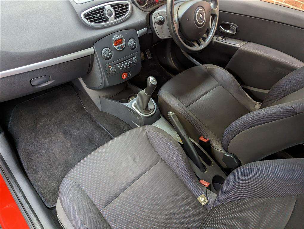 <p>2006 RENAULT CLIO DYNAMIQUE</p>