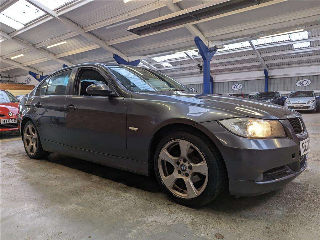 <p>2006 BMW 318I ES</p>