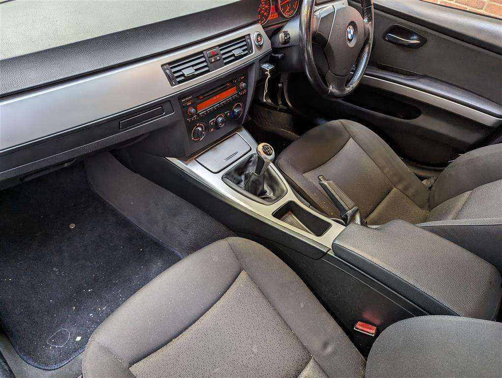 <p>2006 BMW 318I ES</p>