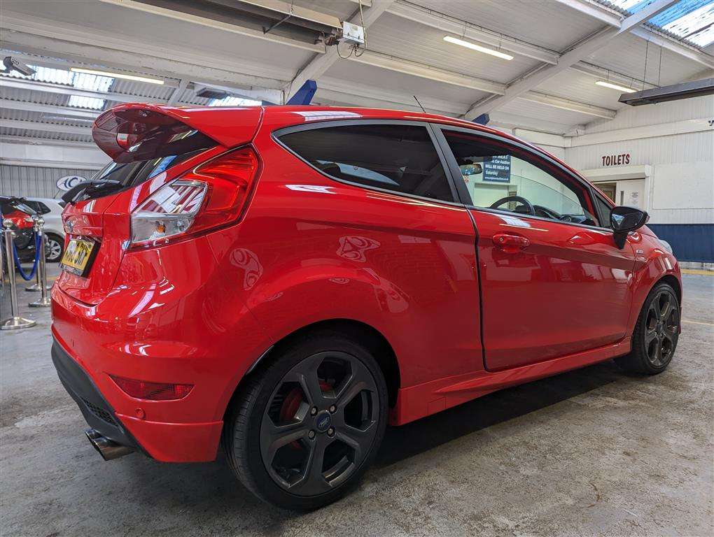 <p>2016 FORD FIESTA ST-LINE RED EDITIO</p>