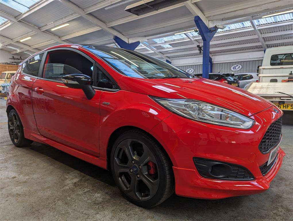 <p>2016 FORD FIESTA ST-LINE RED EDITIO</p>