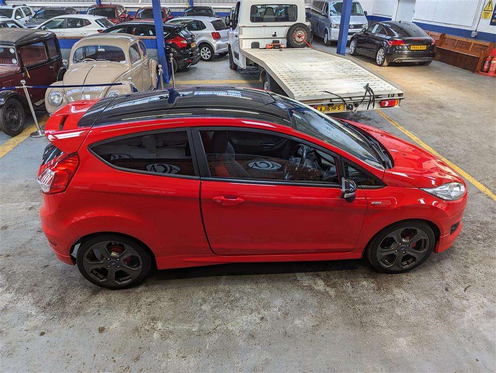 <p>2016 FORD FIESTA ST-LINE RED EDITIO</p>