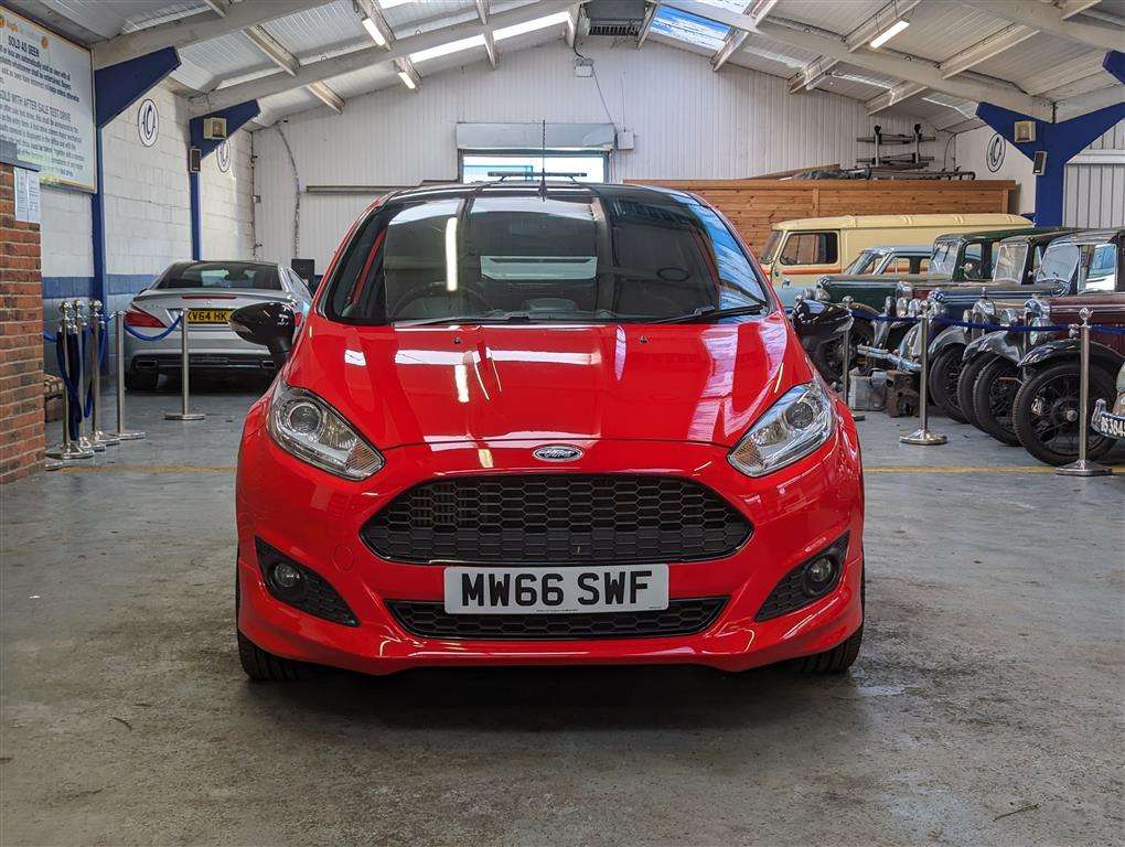 <p>2016 FORD FIESTA ST-LINE RED EDITIO</p>