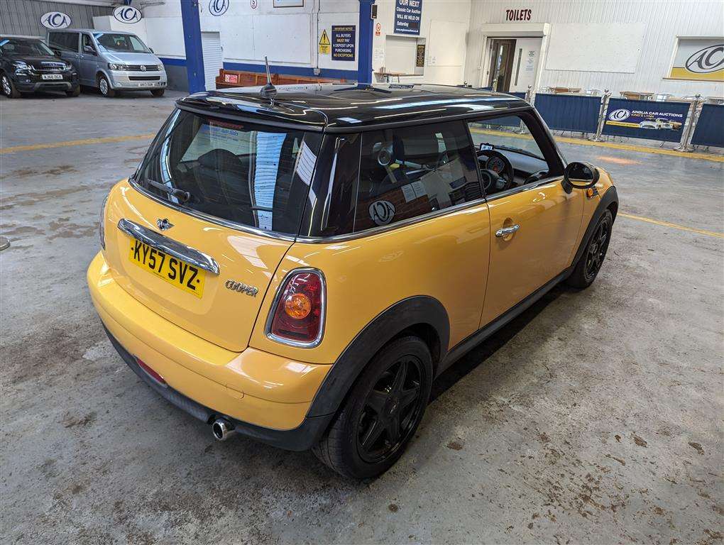 <p>2007 MINI COOPER</p>