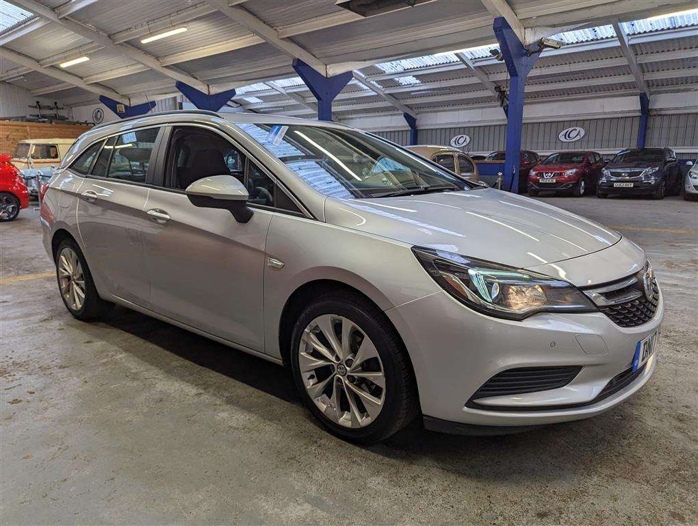 <p>2017 VAUXHALL ASTRA DESIGN</p>