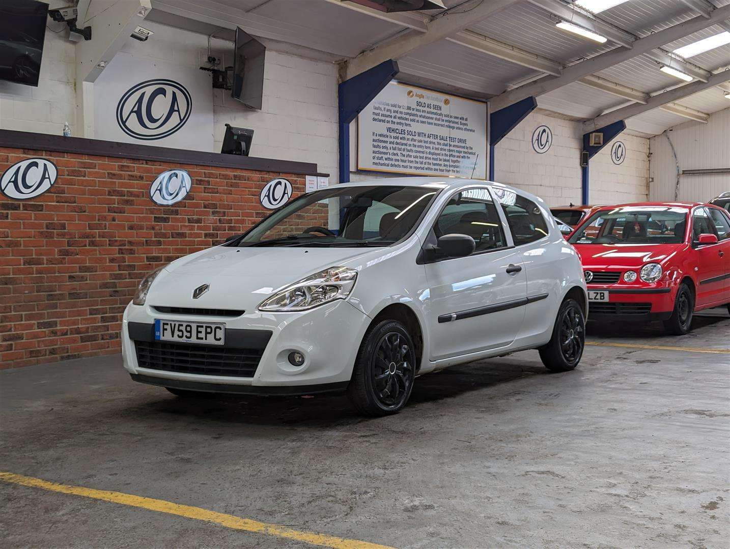 <p>2009 RENAULT CLIO **SOLD</p>