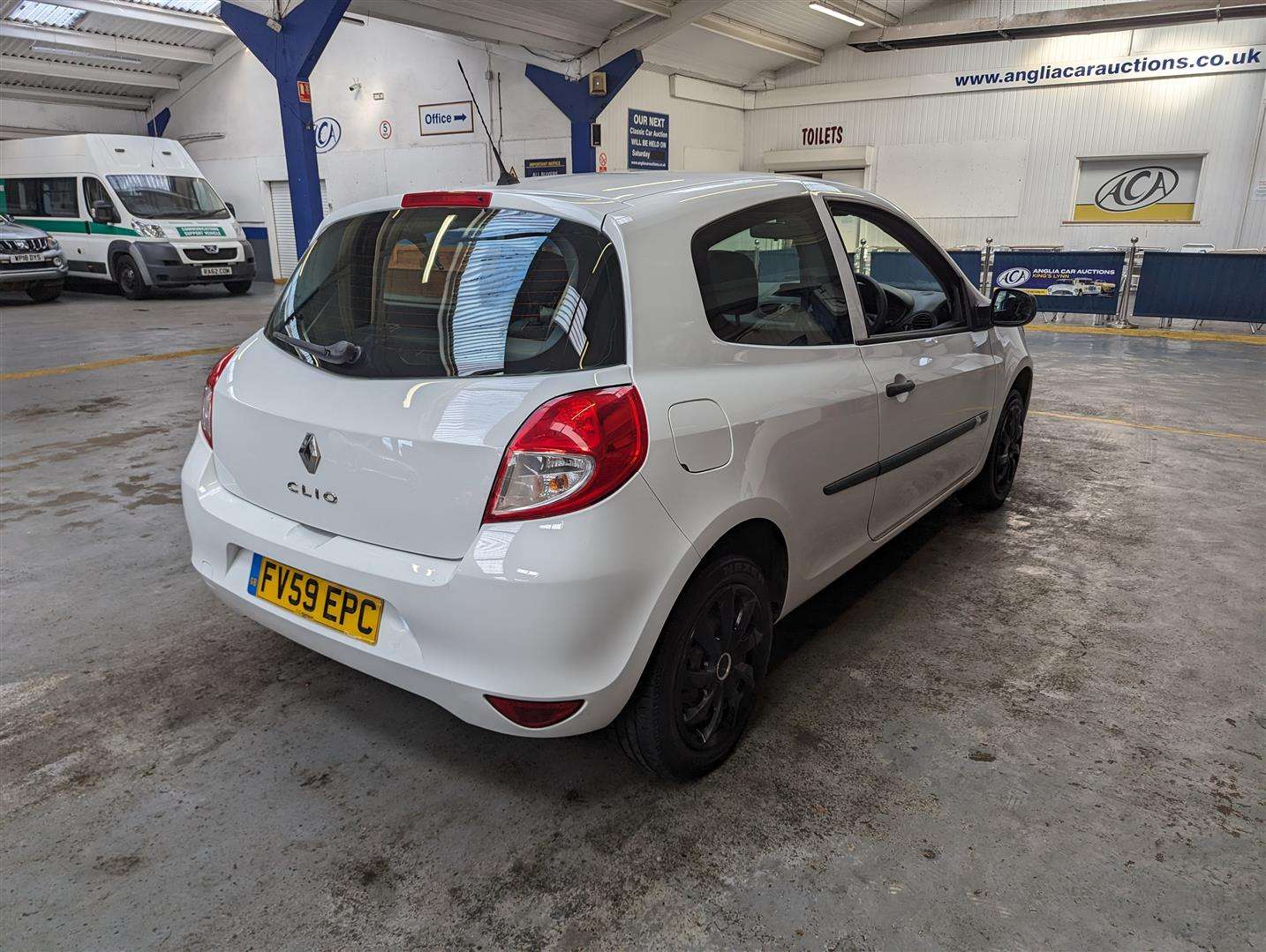 <p>2009 RENAULT CLIO **SOLD</p>