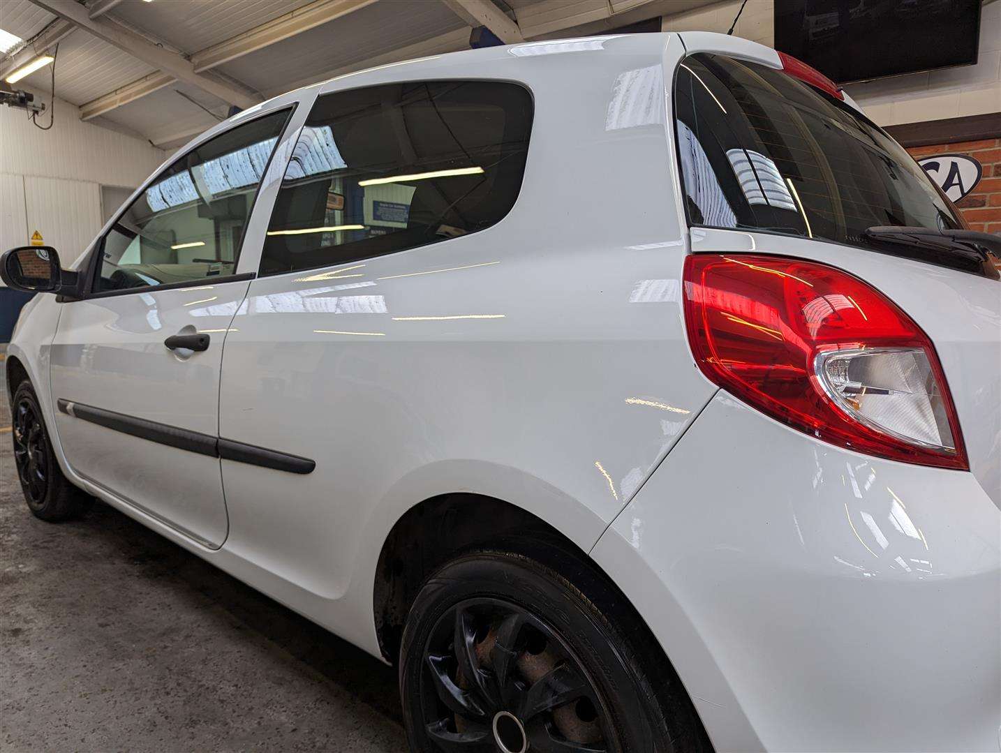 <p>2009 RENAULT CLIO **SOLD</p>