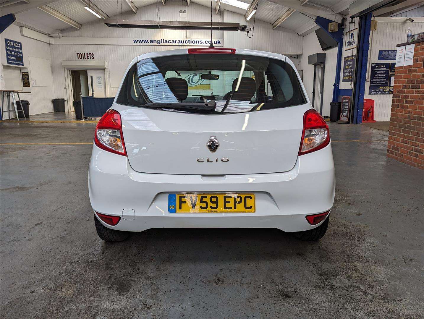 <p>2009 RENAULT CLIO **SOLD</p>