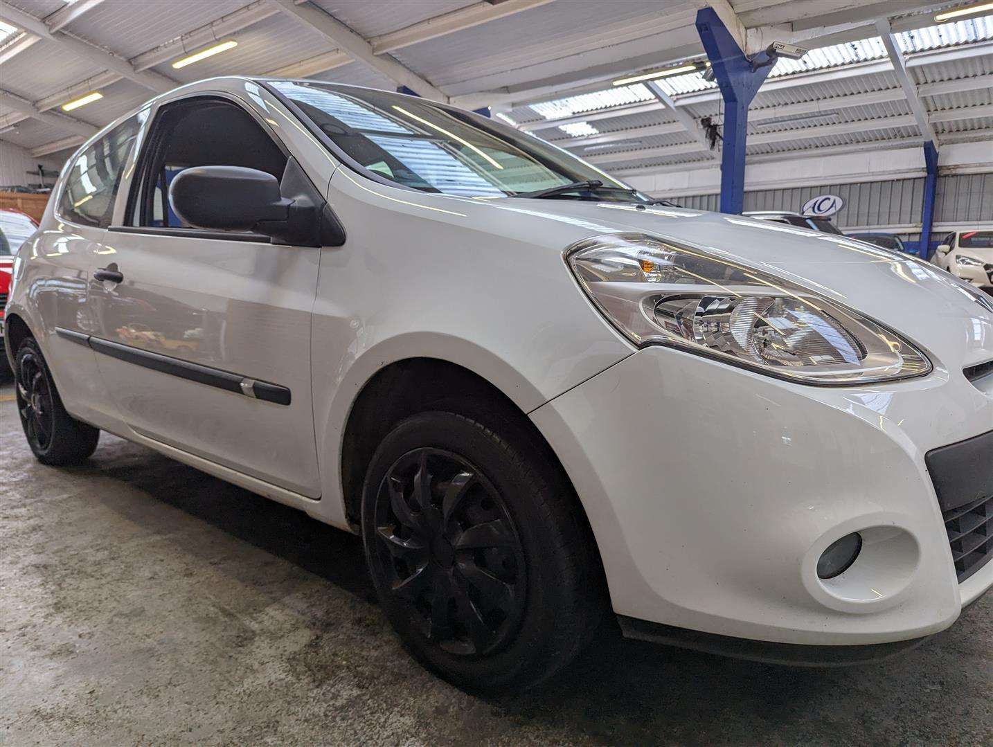 <p>2009 RENAULT CLIO **SOLD</p>