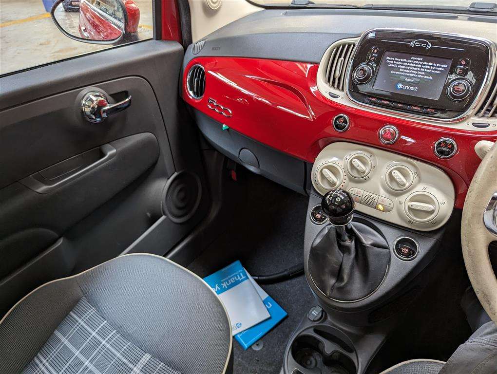 <p>2016 FIAT 500 LOUNGE</p>