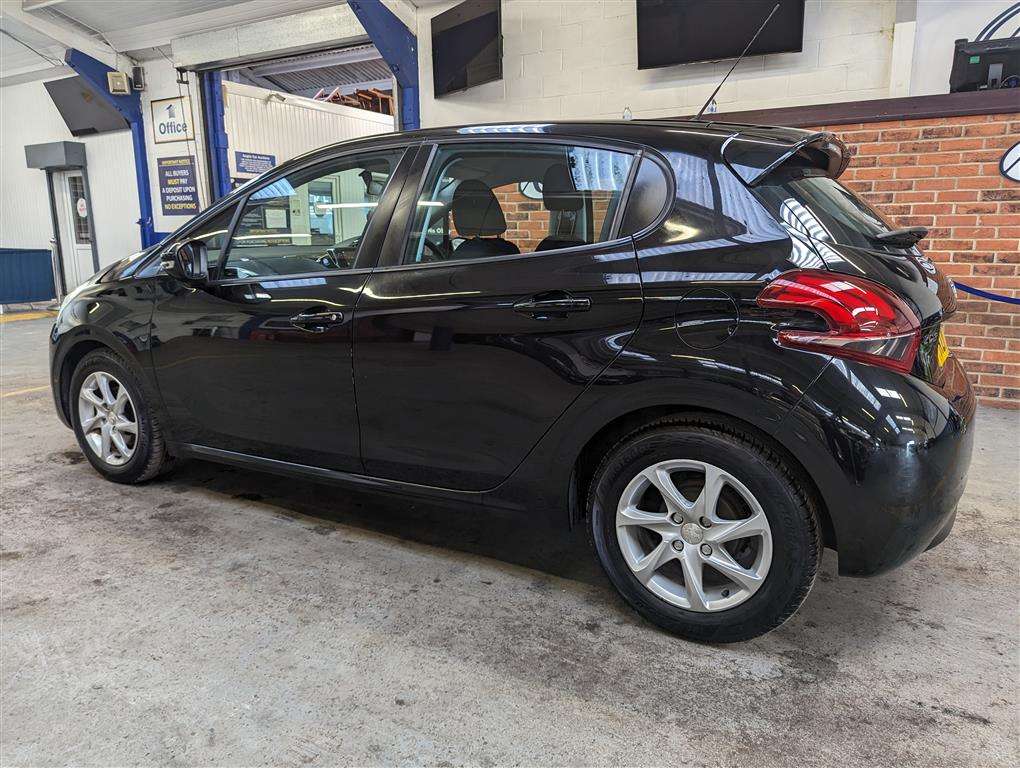 <p>2017 PEUGEOT 208 ACTIVE BLUE HDI S/S</p>