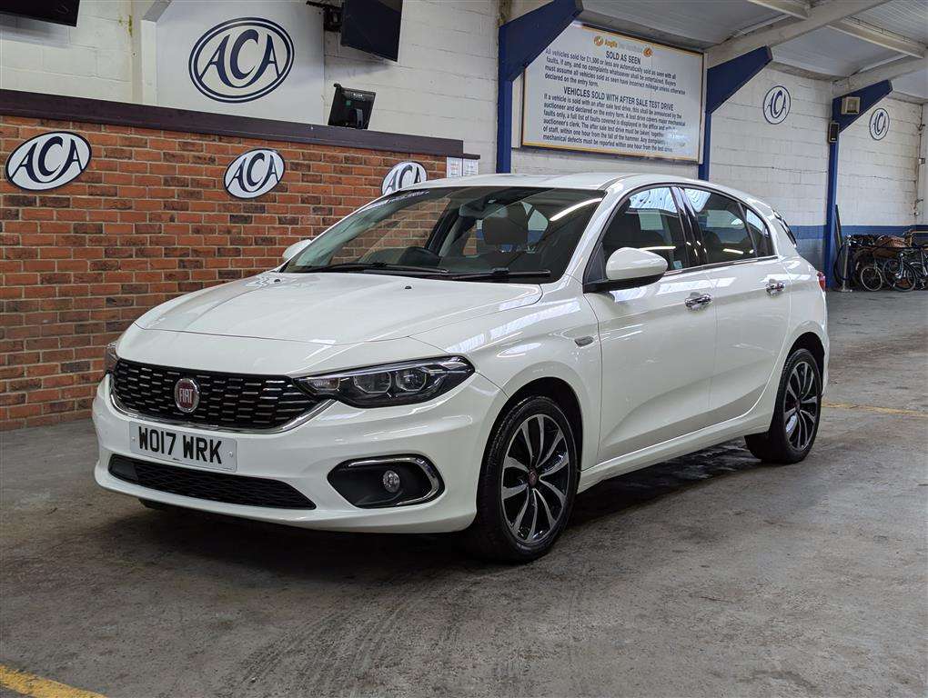 <p>2017 FIAT TIPO LOUNGE</p>