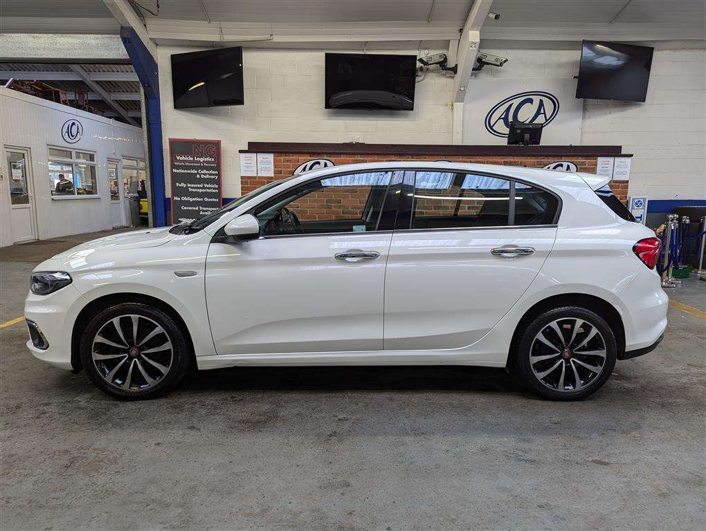 <p>2017 FIAT TIPO LOUNGE</p>