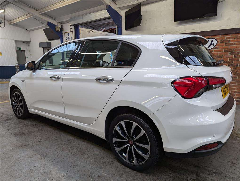 <p>2017 FIAT TIPO LOUNGE</p>