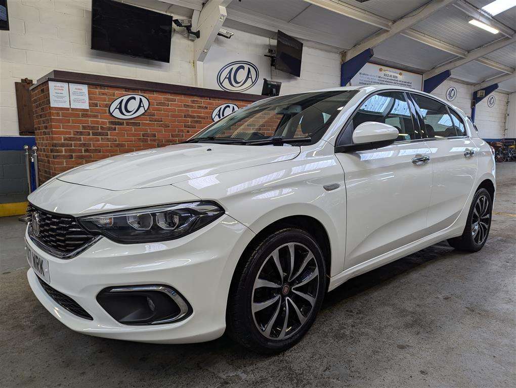 <p>2017 FIAT TIPO LOUNGE</p>