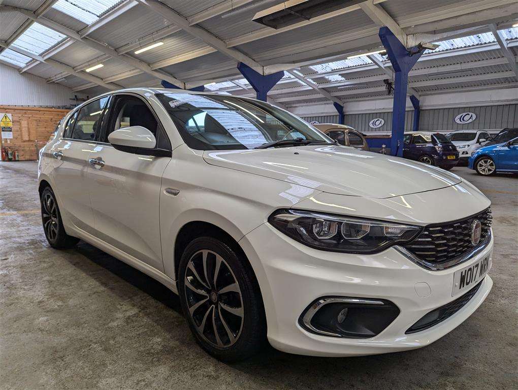 <p>2017 FIAT TIPO LOUNGE</p>