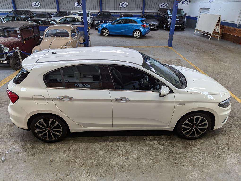 <p>2017 FIAT TIPO LOUNGE</p>