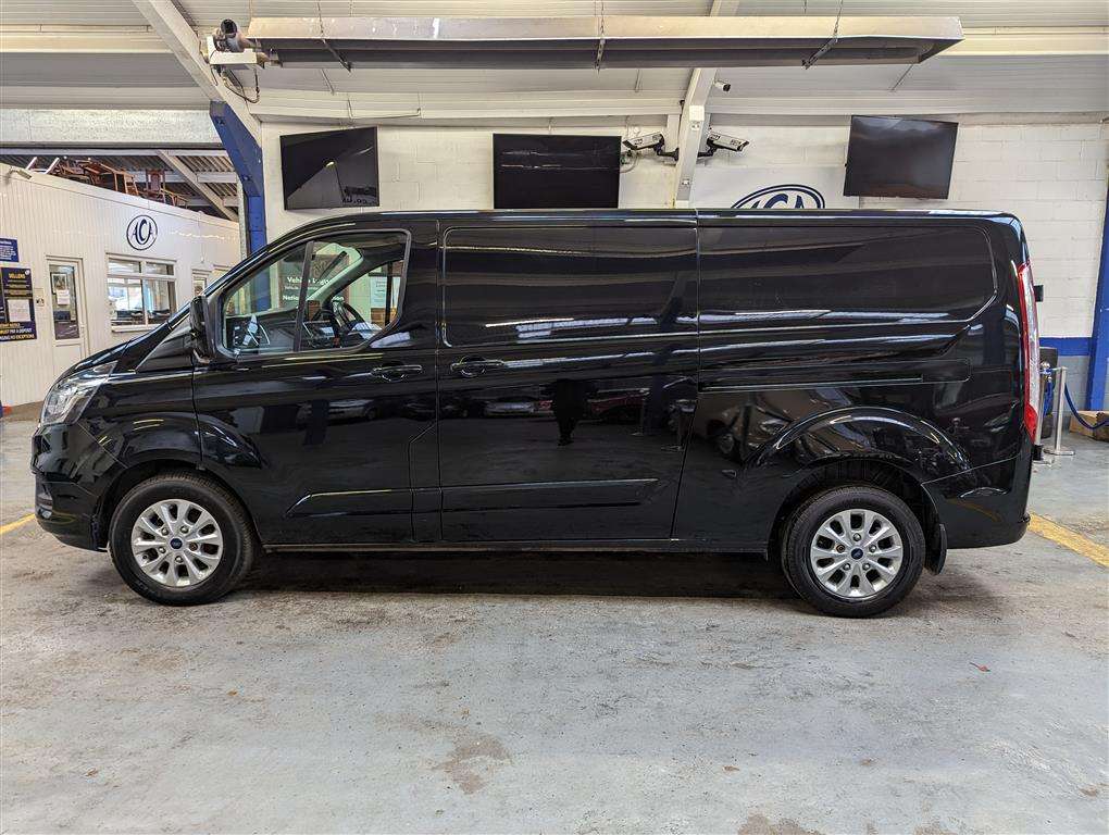 <p>2021 FORD TRANSIT CUSTOM 300LIMITD</p>