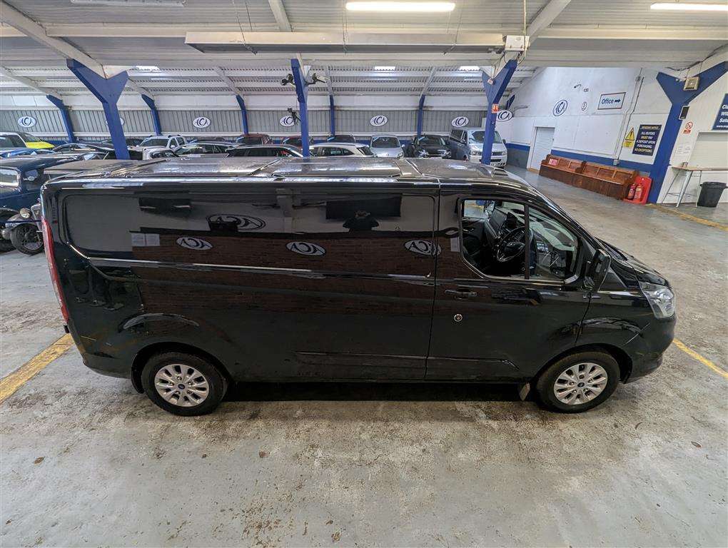 <p>2021 FORD TRANSIT CUSTOM 300LIMITD</p>