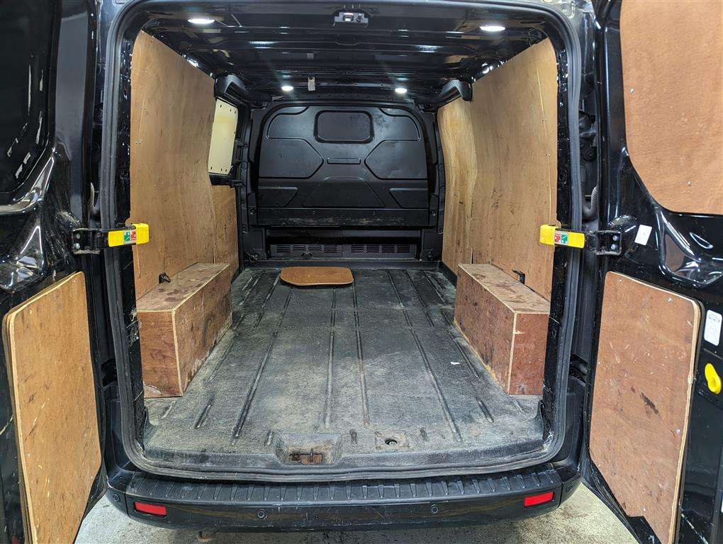 <p>2021 FORD TRANSIT CUSTOM 300LIMITD</p>