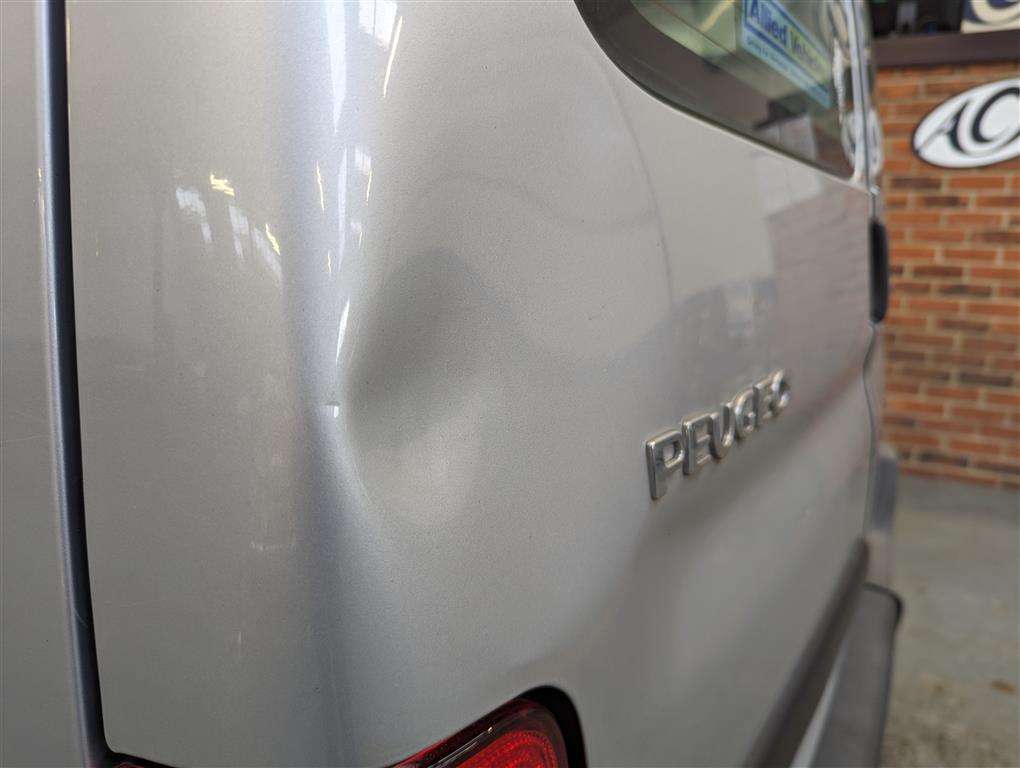 <p>2010 PEUGEOT PARTNER ORIGIN COMBI HDI W.A.V.</p>