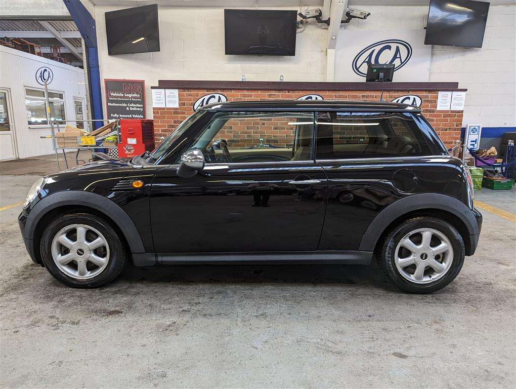 <p>2010 MINI ONE</p>