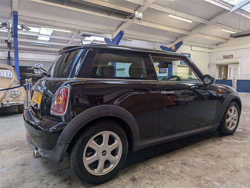 <p>2010 MINI ONE</p>