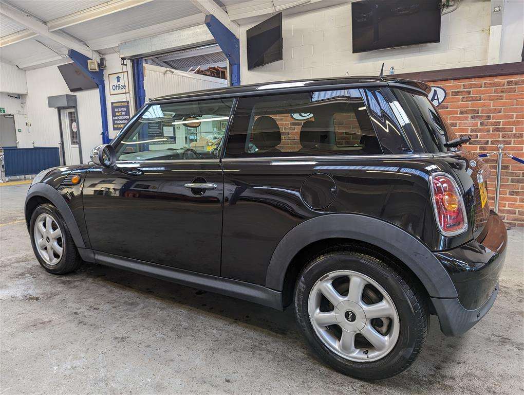 <p>2010 MINI ONE</p>