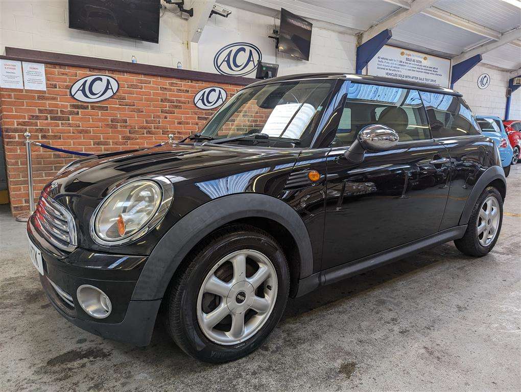 <p>2010 MINI ONE</p>