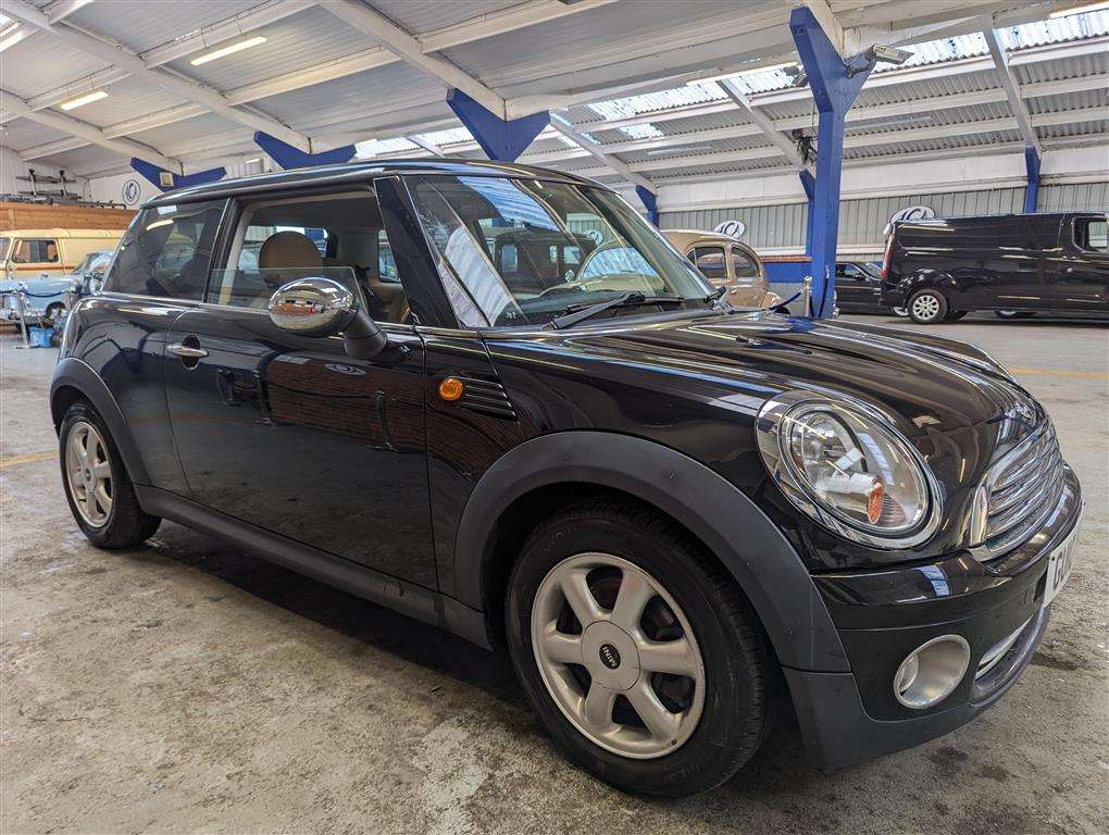 <p>2010 MINI ONE</p>