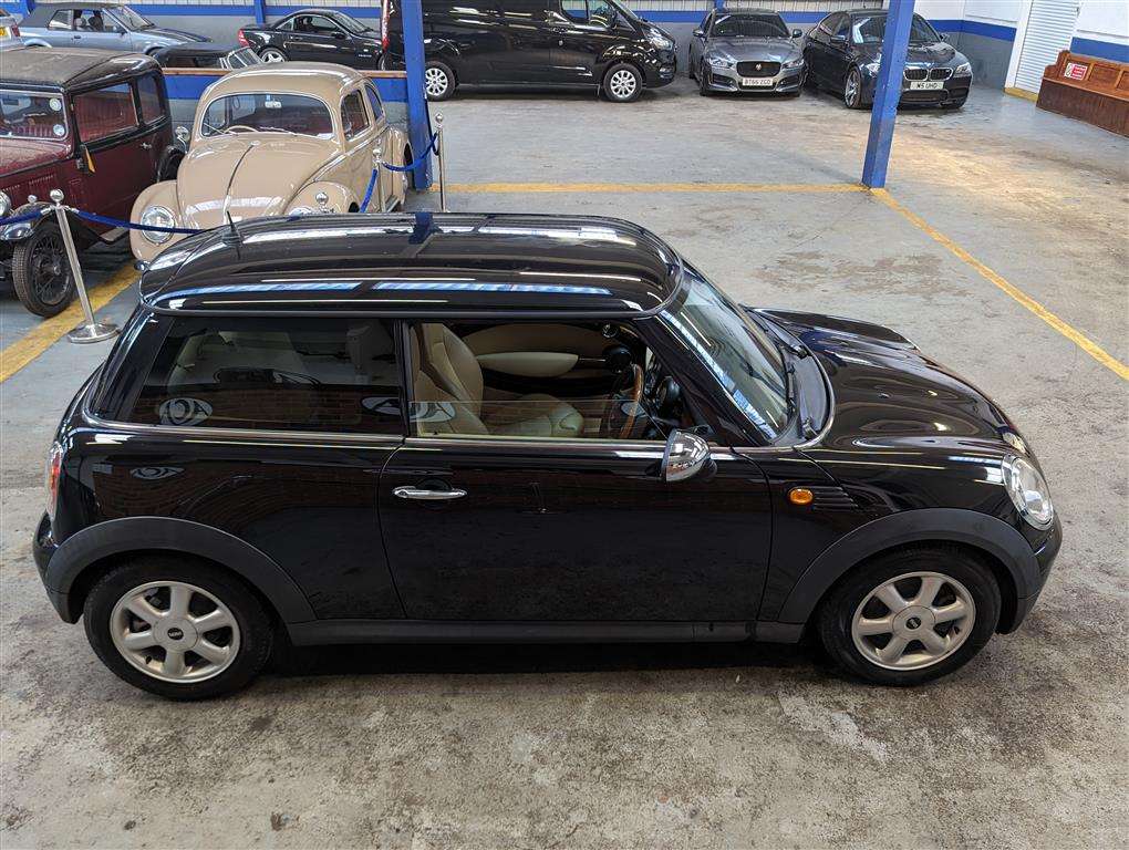 <p>2010 MINI ONE</p>