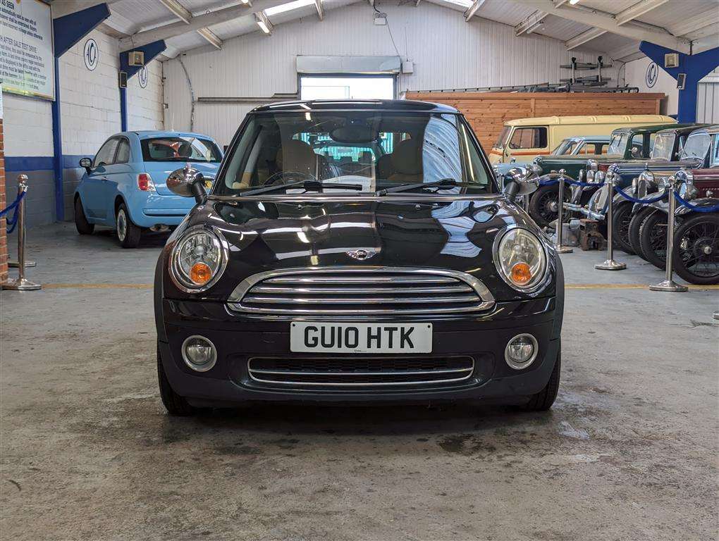 <p>2010 MINI ONE</p>