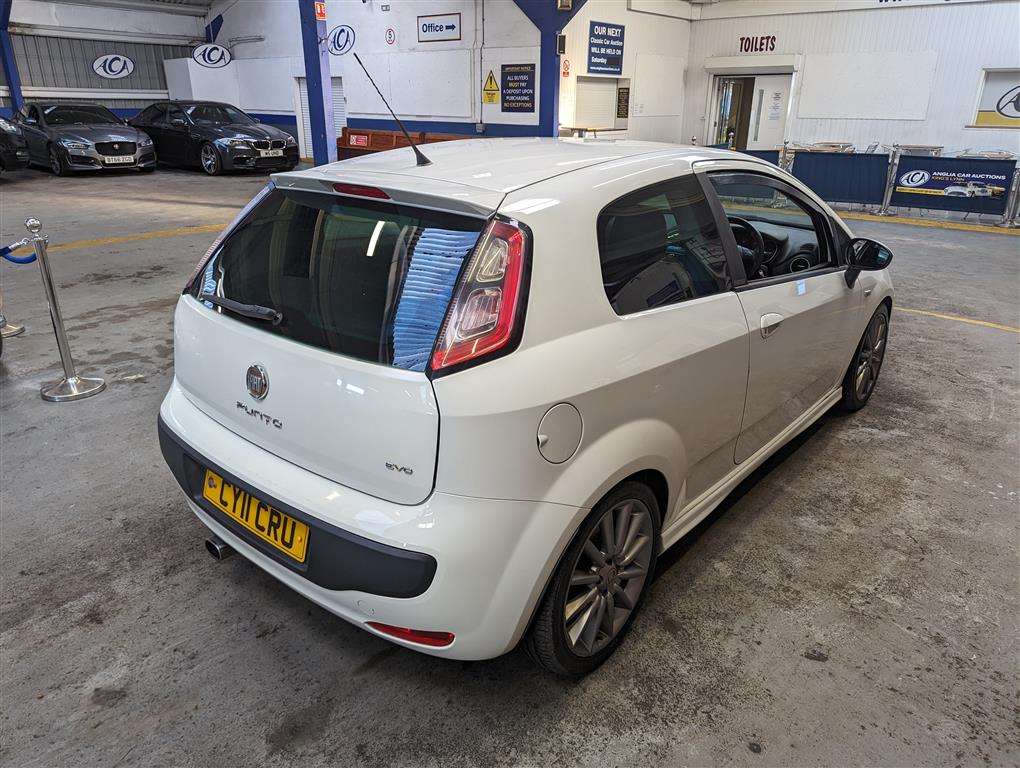 <p>2011 FIAT PUNTO EVO SPORTING MULTIJ</p>